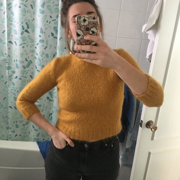 Cropped Valentino Sweater - Picture 8 of 9